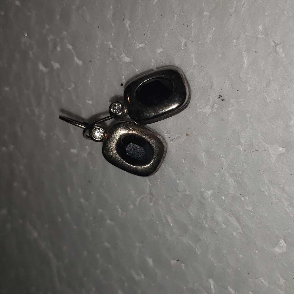1x- Pair Center-Cut Gem inlaid Earrings